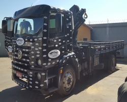 Caminhão toco com Guindaste Articulado - munck para 12,5 toneladas métricas